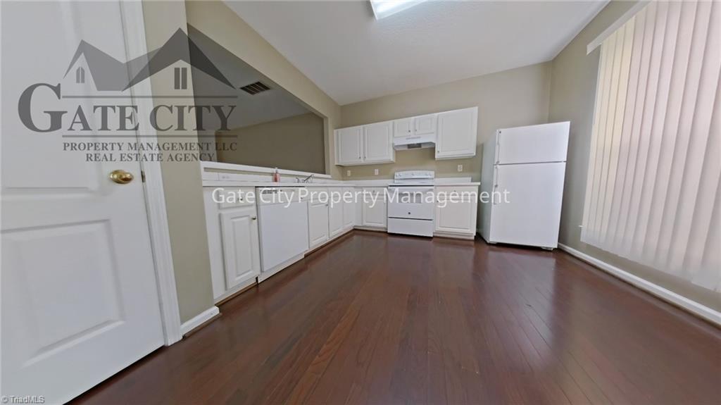 3983 Elizabeth Glen Way Property Photo 3