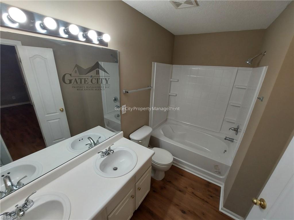 3983 Elizabeth Glen Way Property Photo 16
