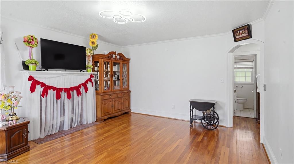 325 W Gilbreath Street Property Photo 3