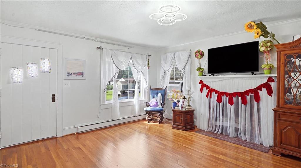325 W Gilbreath Street Property Photo 5