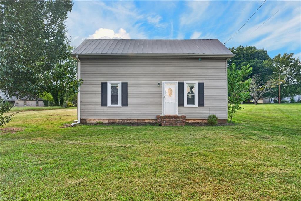 3076 Main Street Property Photo 1