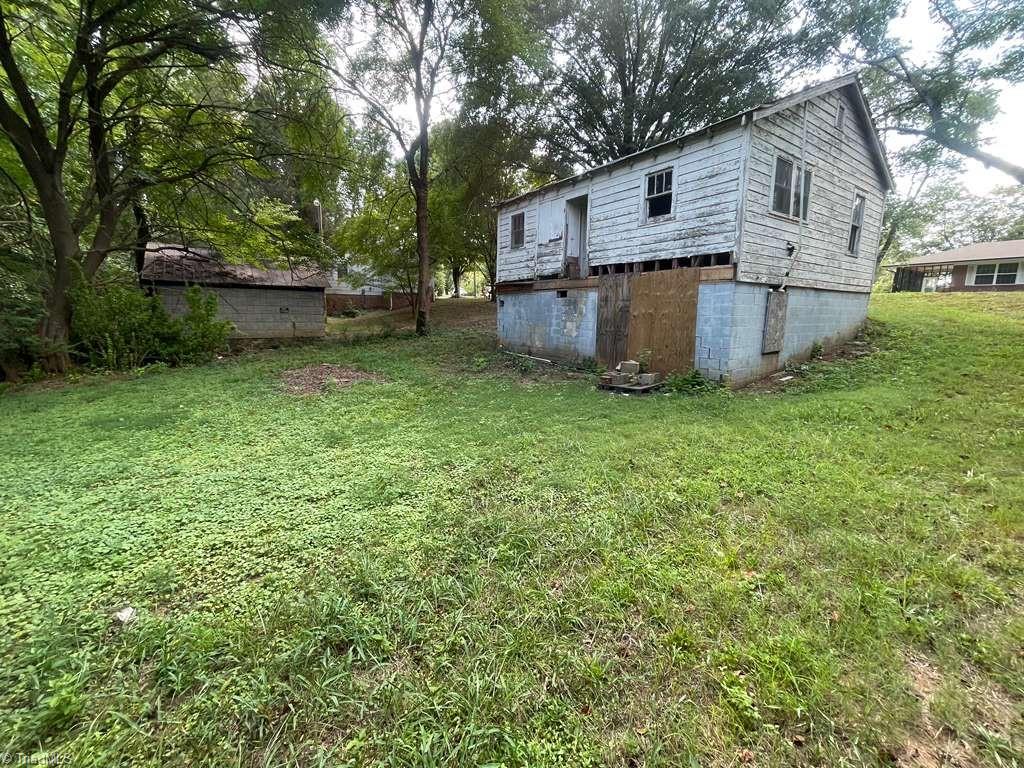 306 Moore Drive Property Photo 4