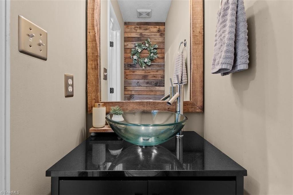 7317 Farmbrook Place Property Photo 15