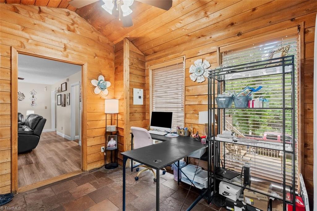 7317 Farmbrook Place Property Photo 18