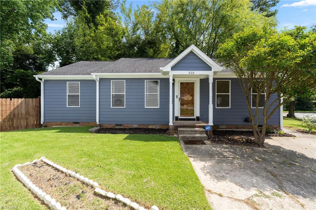 808 Circle Drive Property Photo 1