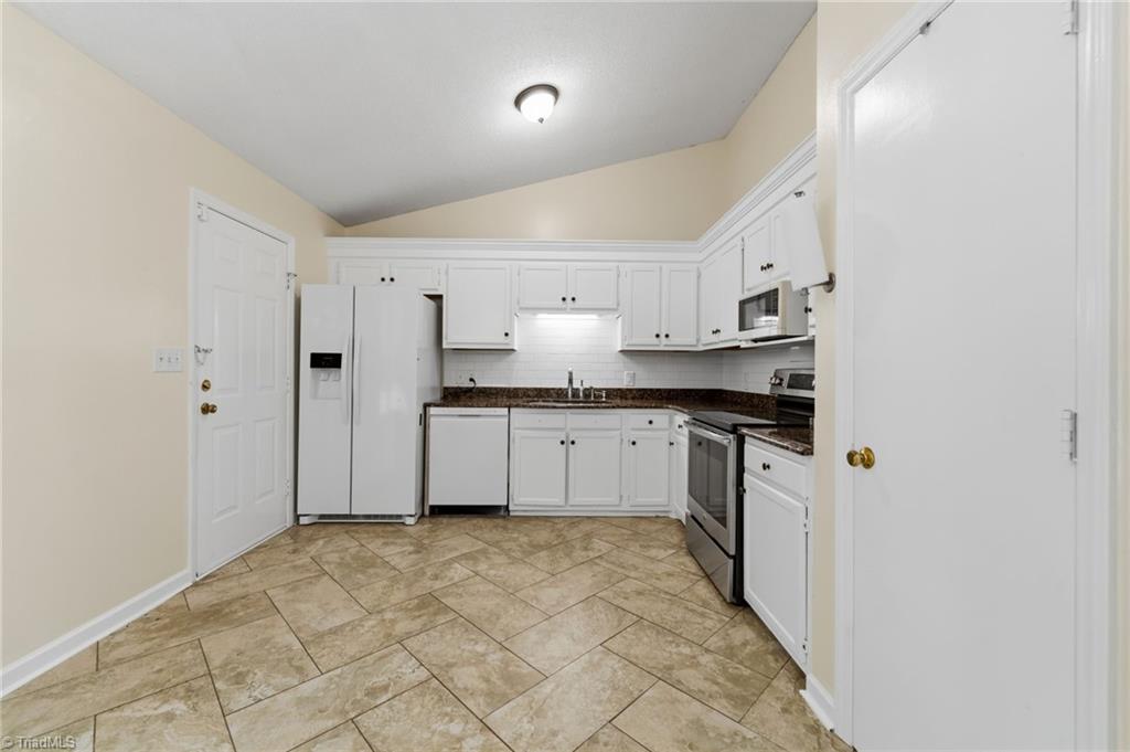 808 Circle Drive Property Photo 10