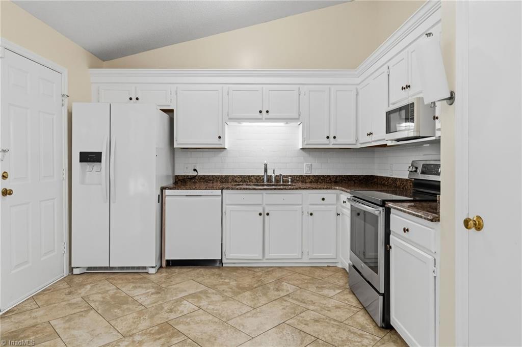 808 Circle Drive Property Photo 11