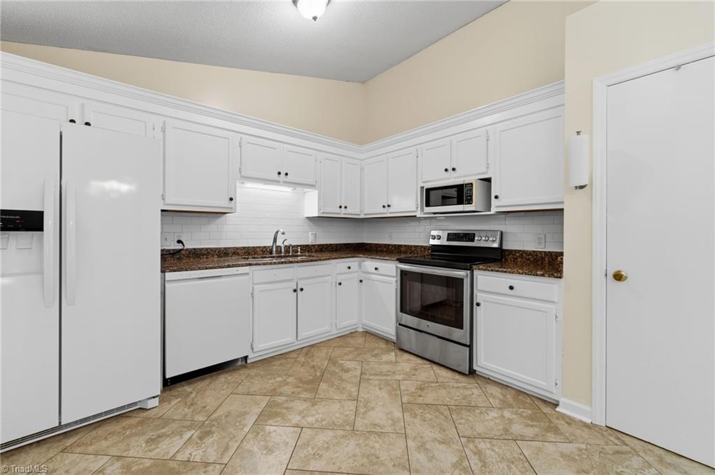 808 Circle Drive Property Photo 12
