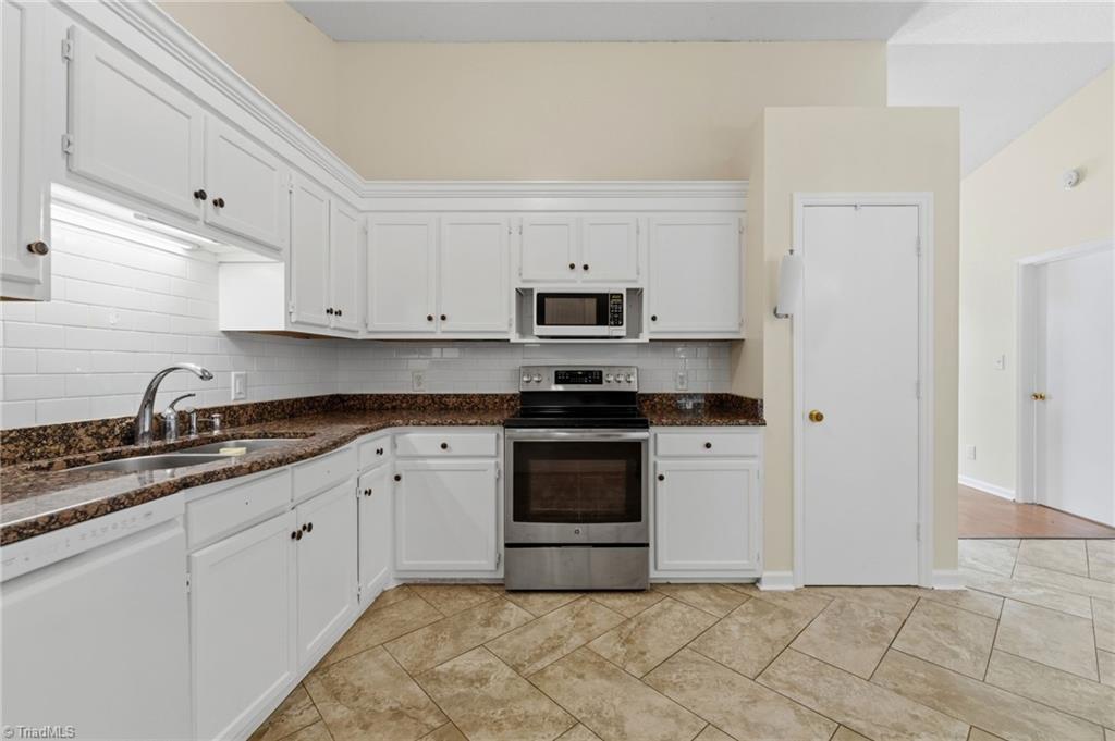 808 Circle Drive Property Photo 13