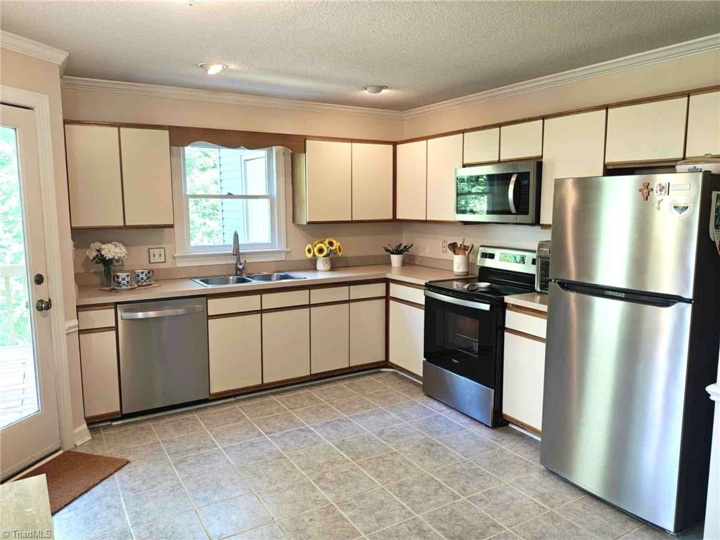 2014 Hearthwood Court Property Photo 8