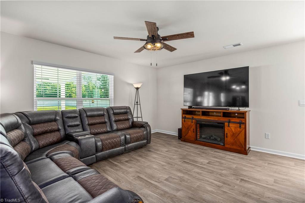 238 Jackson Way Property Photo 6