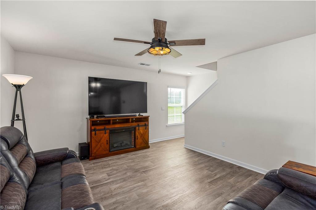 238 Jackson Way Property Photo 7