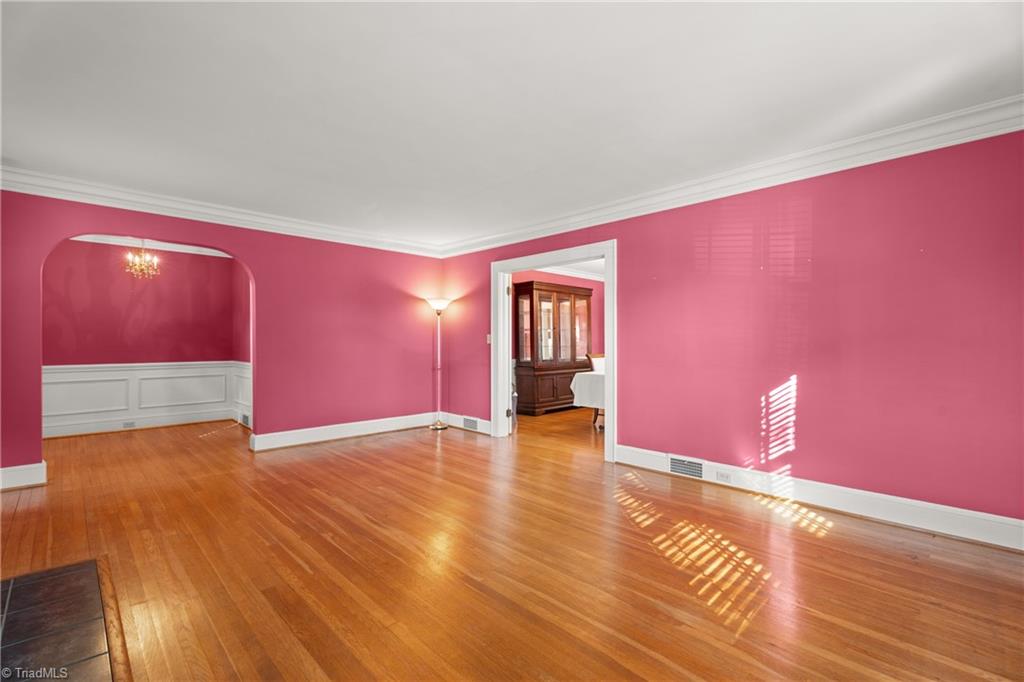 7945 Broad Street Property Photo 5