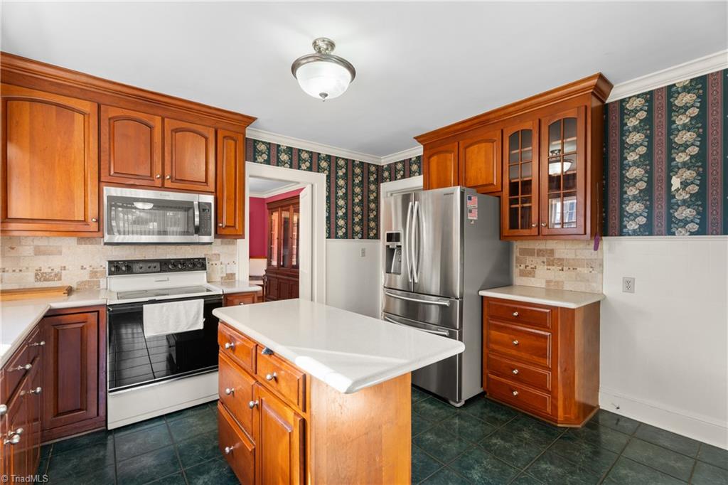 7945 Broad Street Property Photo 10