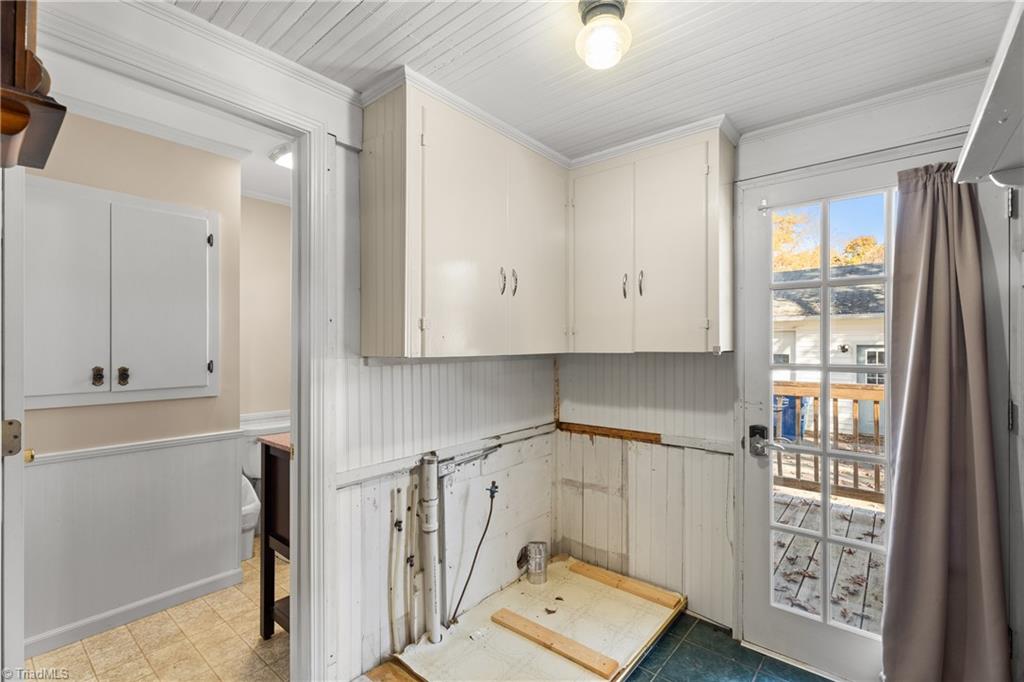 7945 Broad Street Property Photo 12