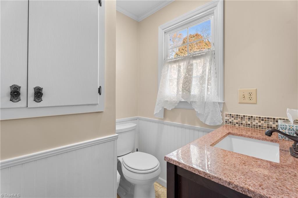 7945 Broad Street Property Photo 13