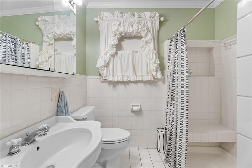 7945 Broad Street Property Photo 15