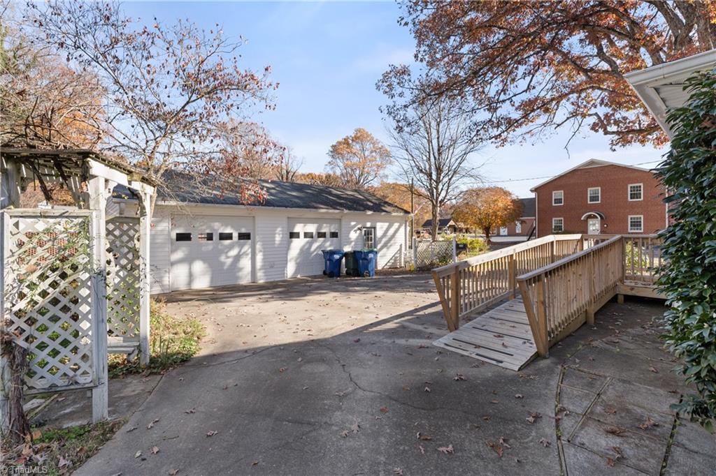 7945 Broad Street Property Photo 35