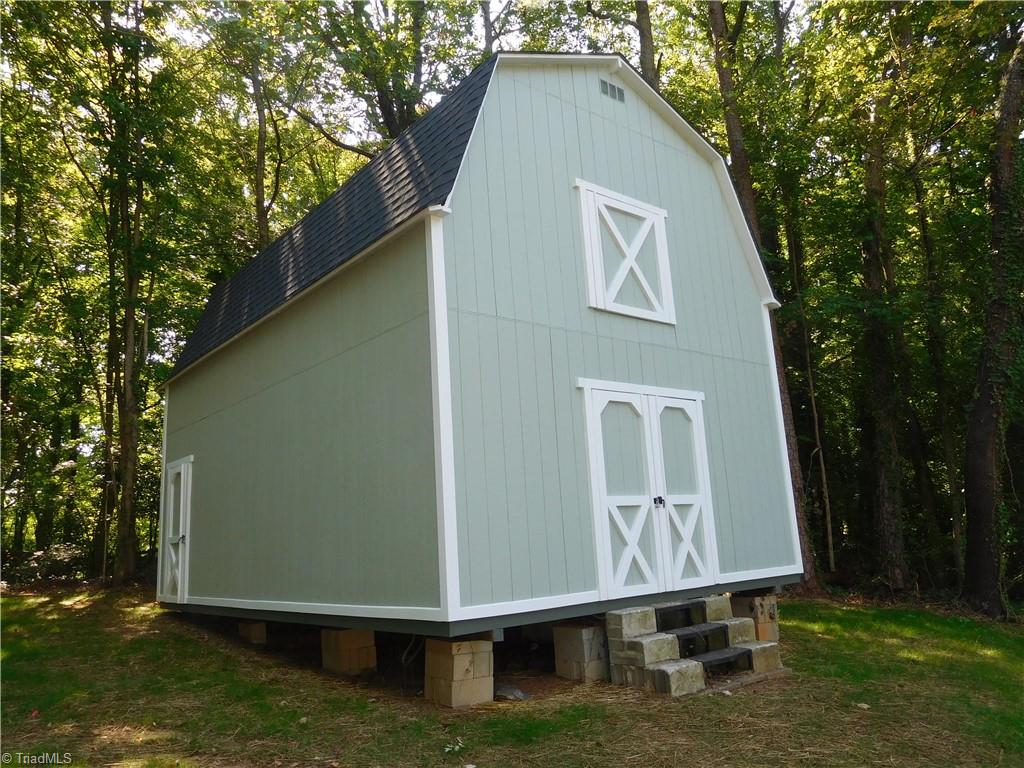 144 Edgewood Circle Property Photo 2