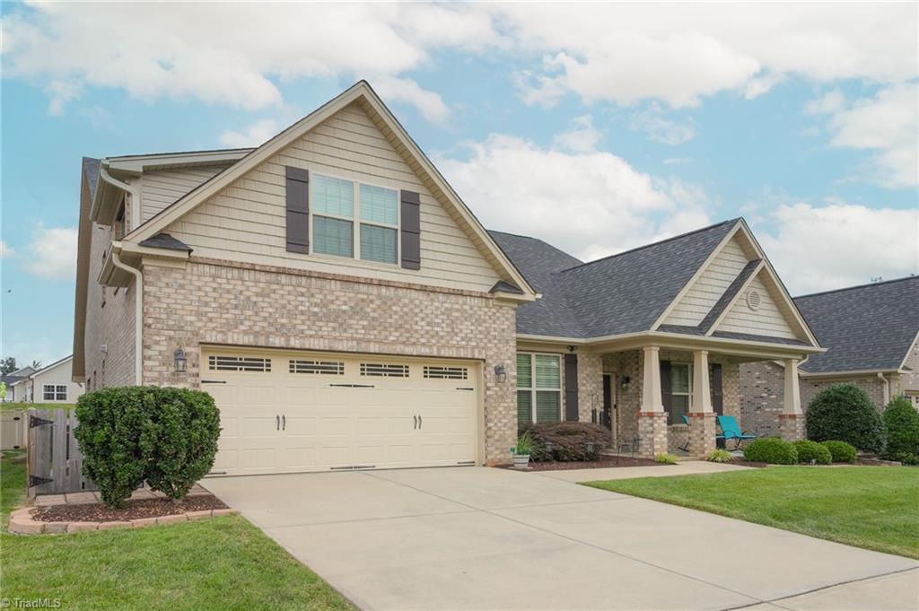 2560 Glenkirk Drive Property Photo 3