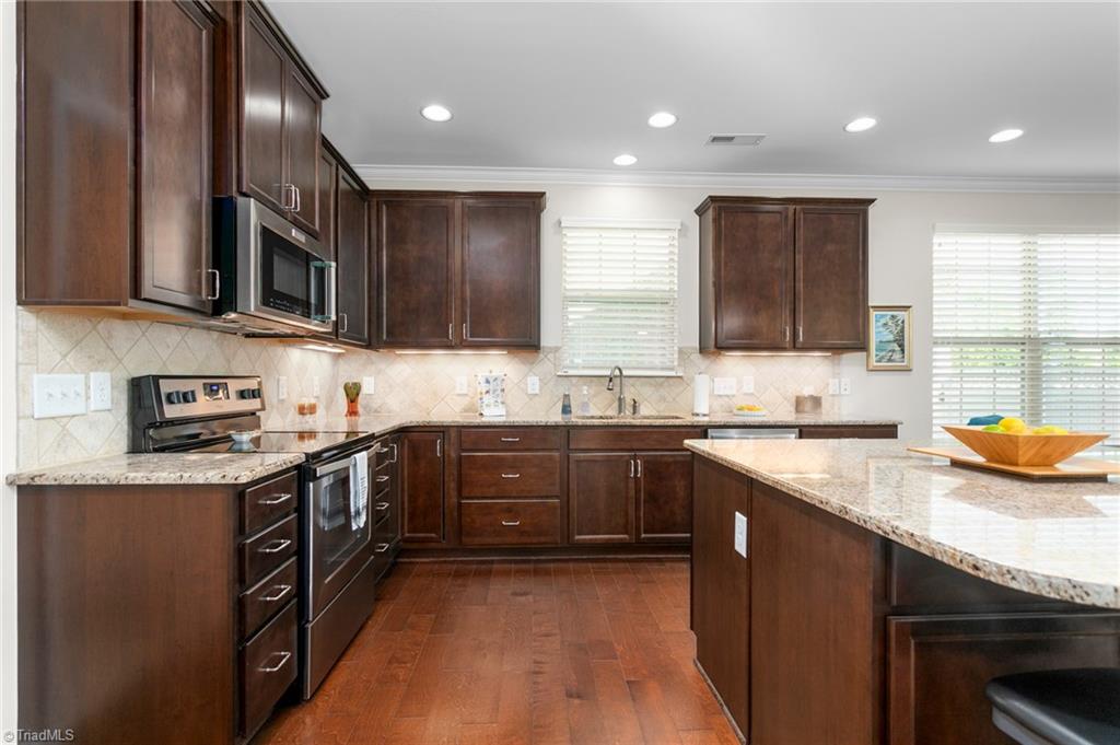 2560 Glenkirk Drive Property Photo 22