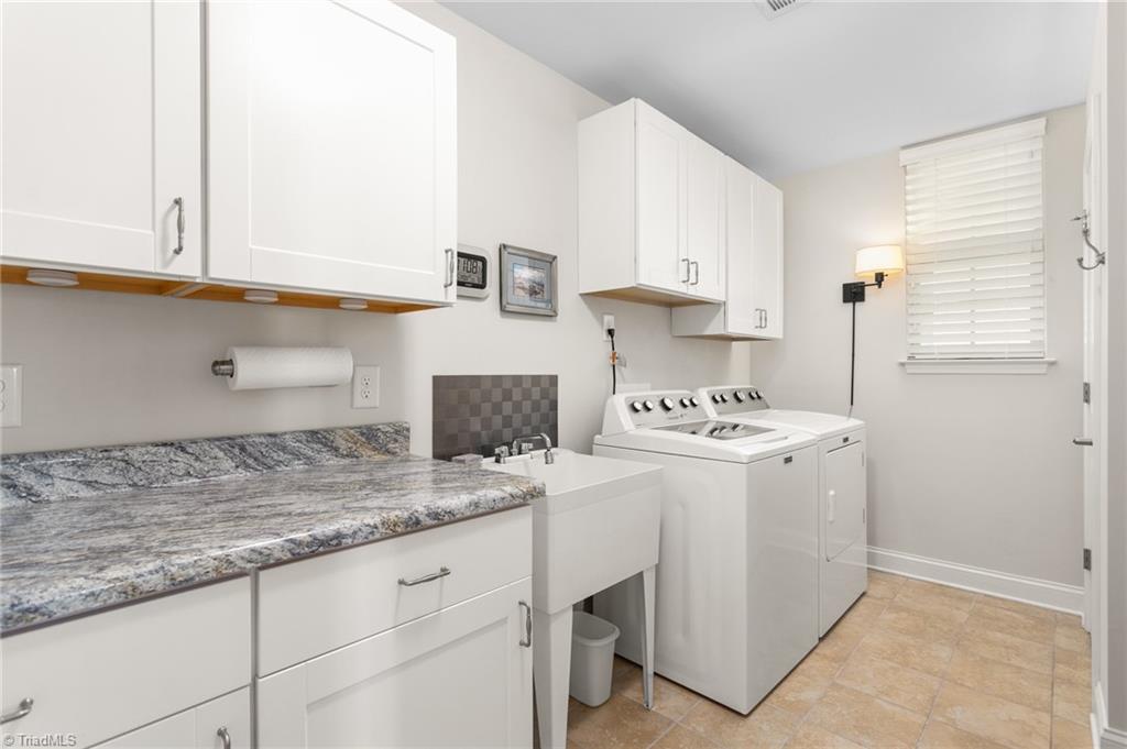 2560 Glenkirk Drive Property Photo 23