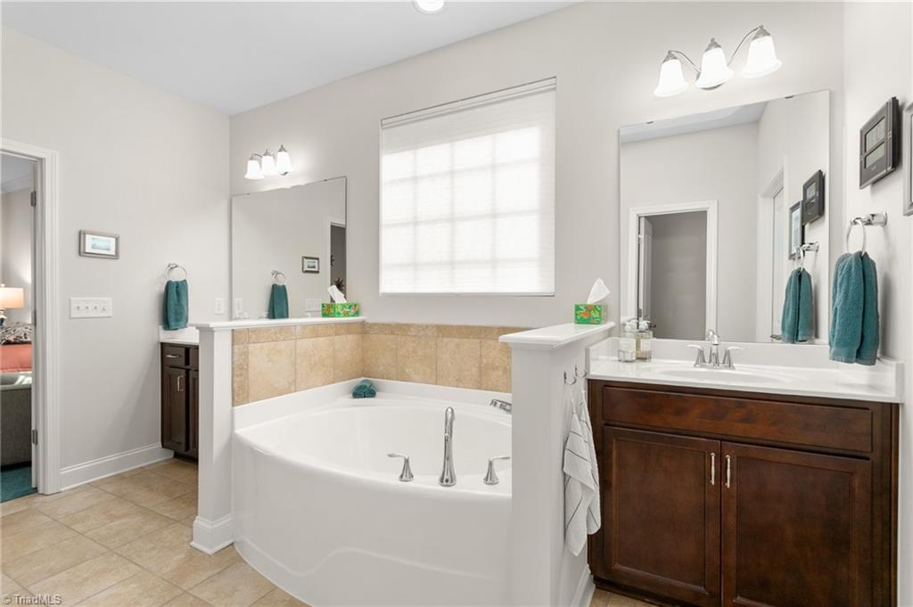 2560 Glenkirk Drive Property Photo 27