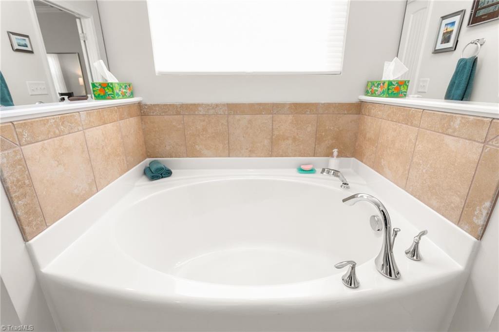 2560 Glenkirk Drive Property Photo 28