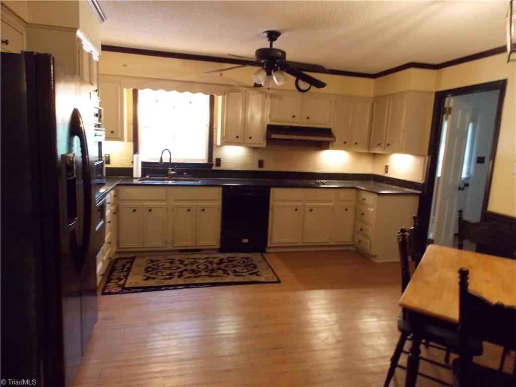 4915 Warfield Drive Property Photo 13