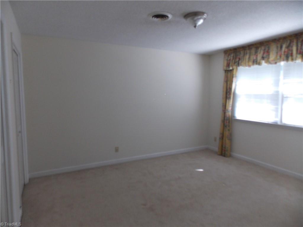 4915 Warfield Drive Property Photo 18