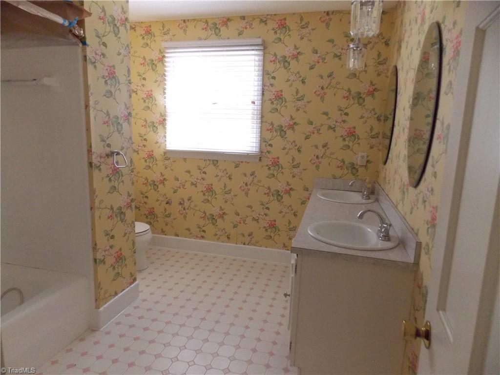 4915 Warfield Drive Property Photo 20