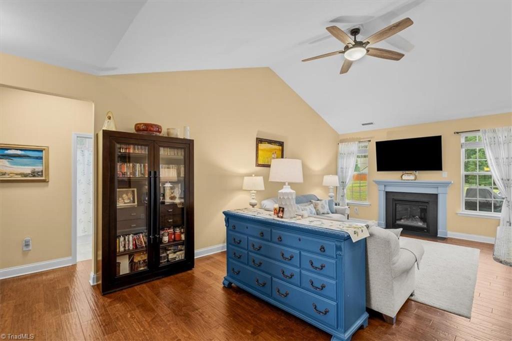9141 Warren Road Property Photo 4