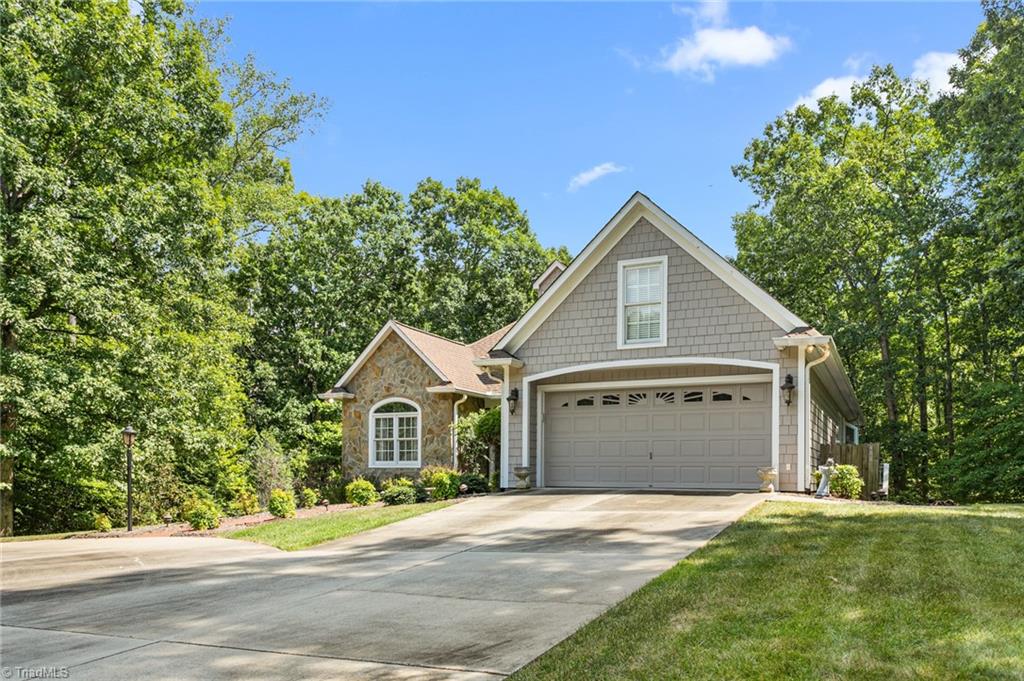 408 Deer Path Property Photo 3