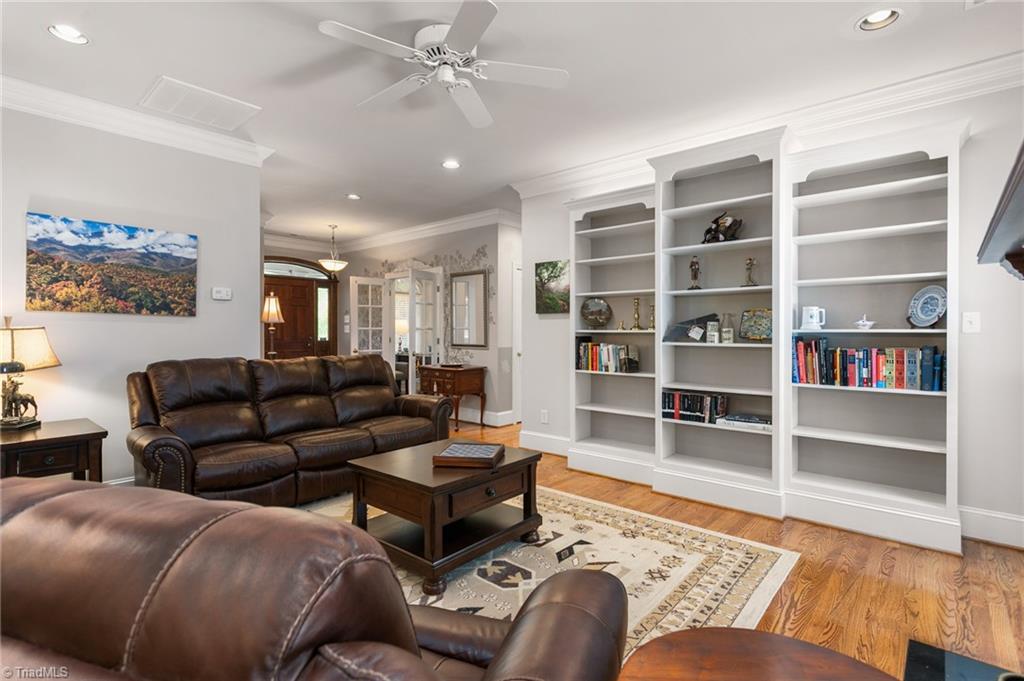 408 Deer Path Property Photo 11