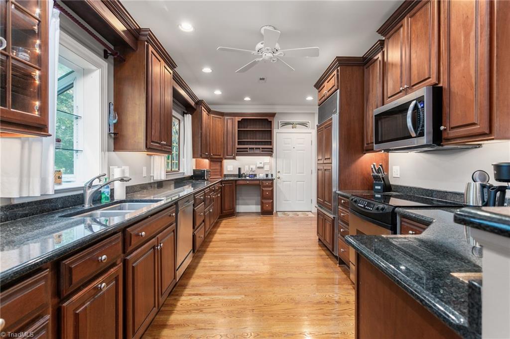 408 Deer Path Property Photo 15