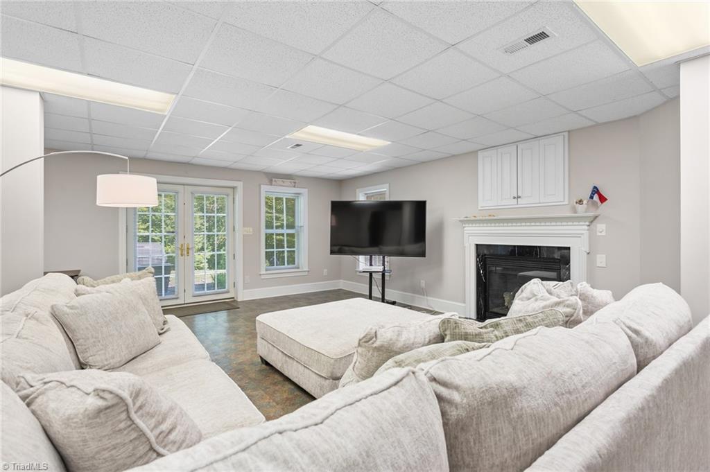 408 Deer Path Property Photo 31