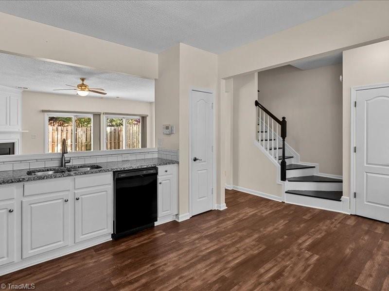 3967 Elizabeth Glen Way Property Photo 4