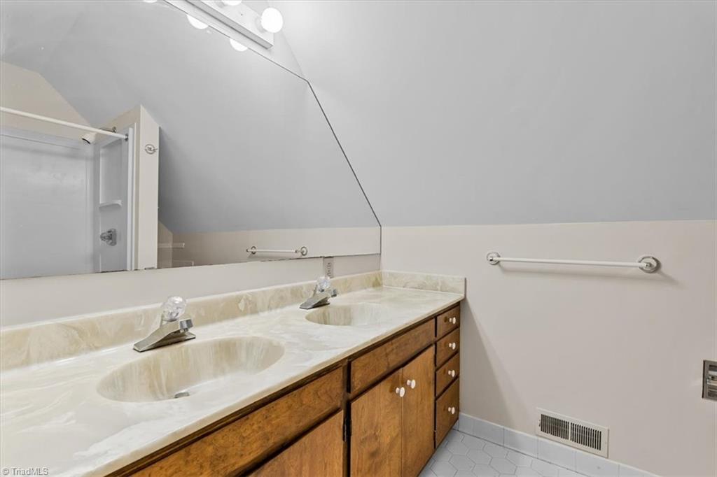 2109 Medford Lane Property Photo 32