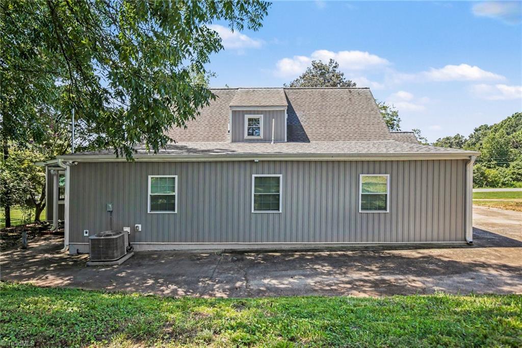 933 E King Street Property Photo 26