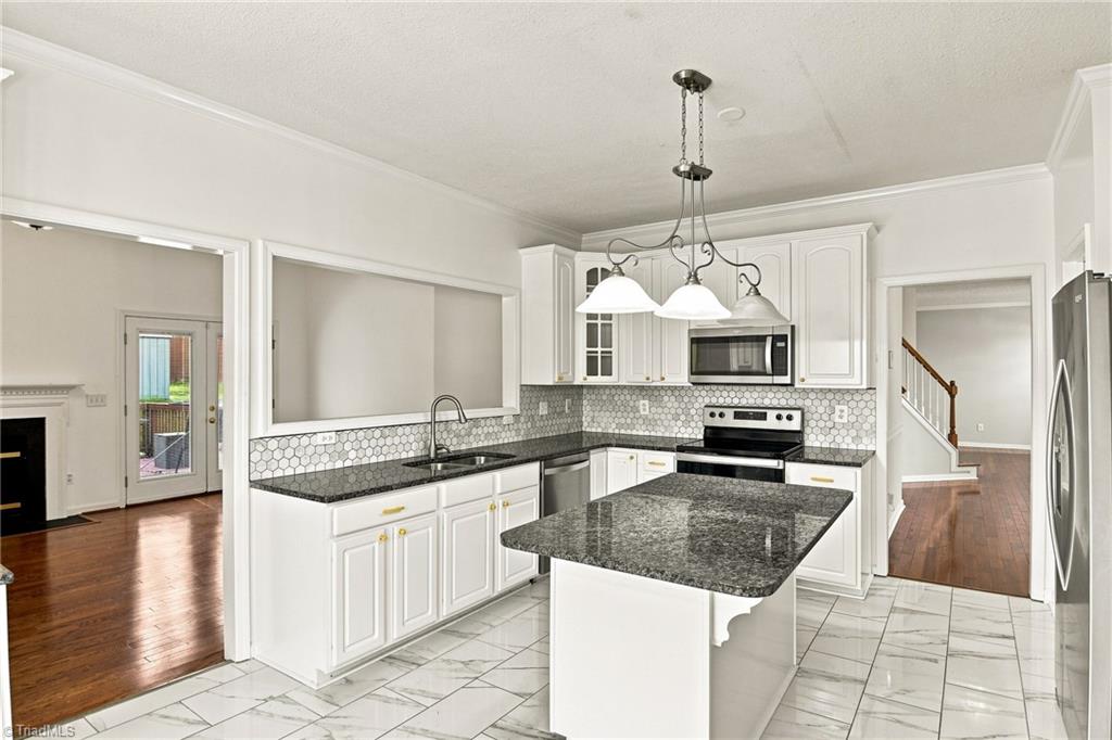 4106 Clovelly Drive Property Photo 13