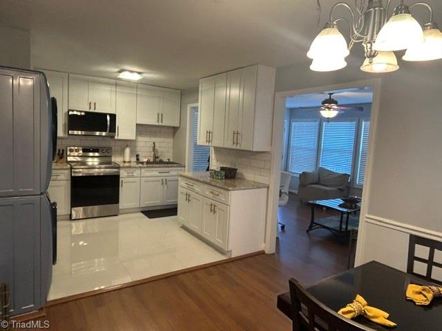 2889 Ashwood Drive Property Photo 4