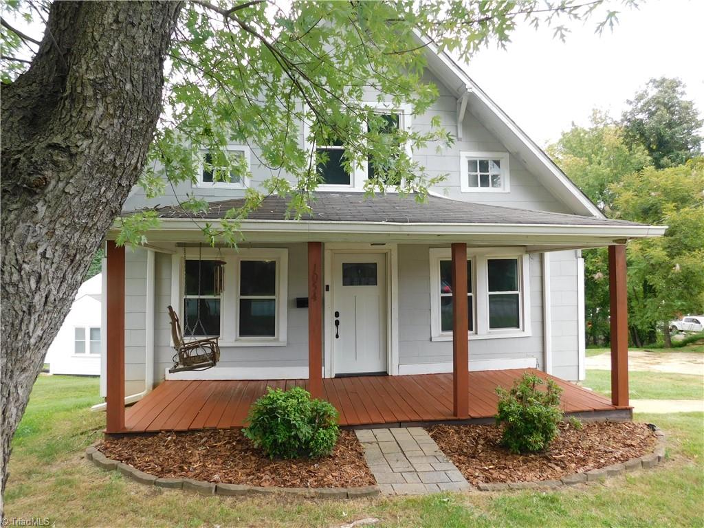 1054 N Bridge Street Property Photo 1