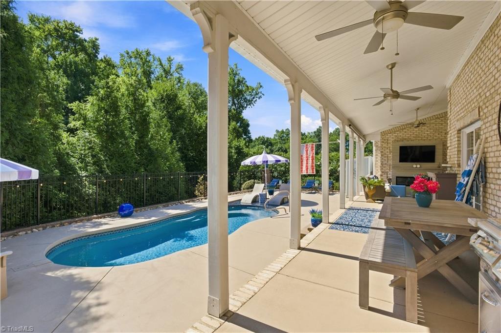 4803 Hampton Oak Court Property Photo 13
