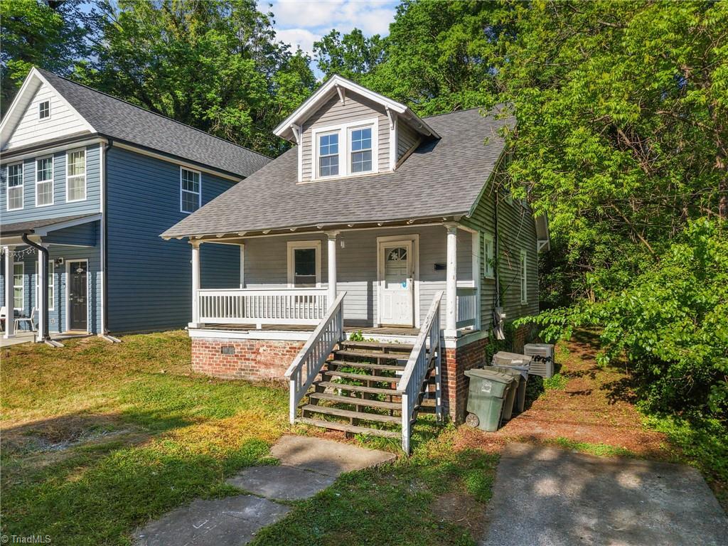 938 Martin Street Property Photo 1