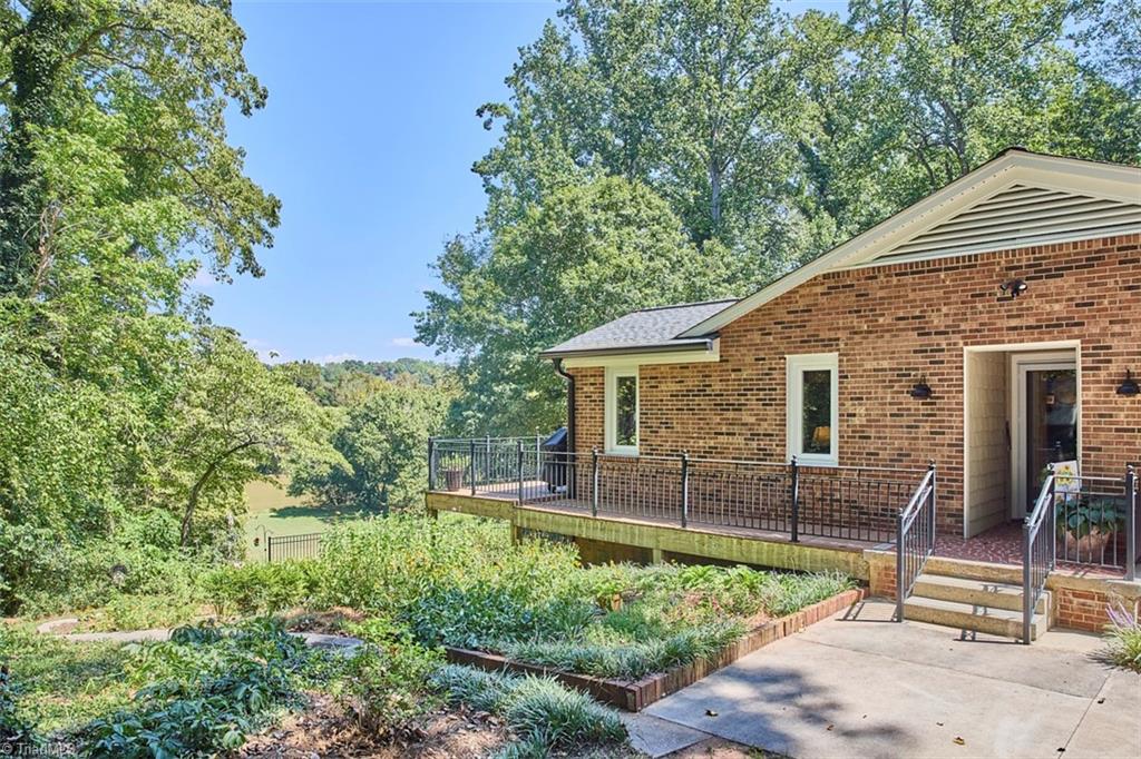 225 River Road Property Photo 4