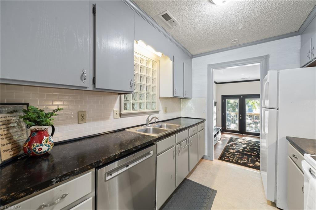 1185 Lamont Drive Property Photo 8