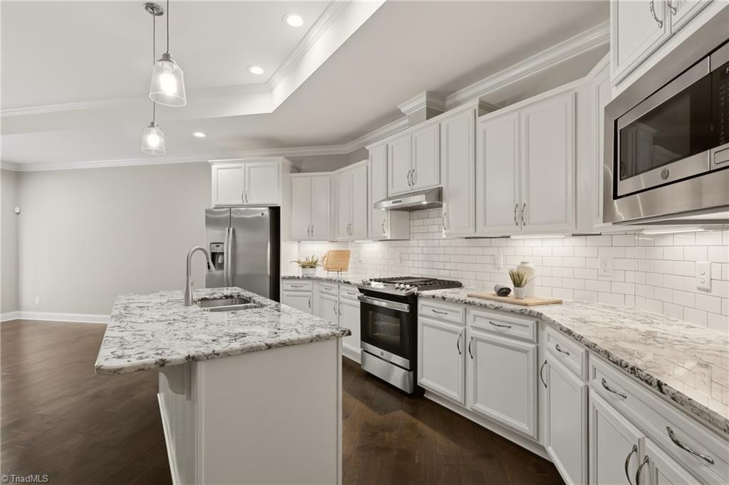 3770 Echo Forest Trail Property Photo 6