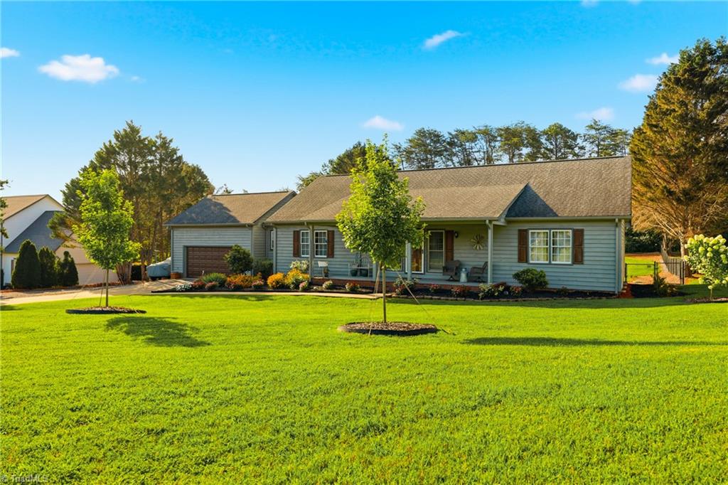 40 Candlewick Cove Drive Property Photo 4