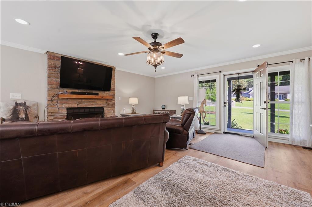 40 Candlewick Cove Drive Property Photo 16