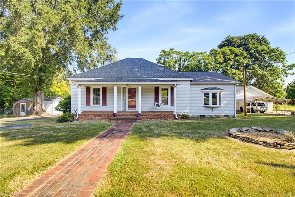 925 Overlook Avenue Property Photo 1